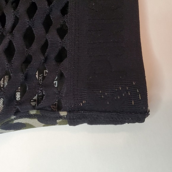 PINK Victoria's Secret Ultimate Sports Bra‎ Camo Cut-Out Size Medium Green Black - Picture 5 of 6